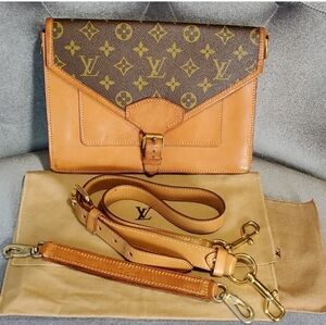 Authentic Louis Vuitton Rare Vintage Monogram Sac Biface flap sling bag